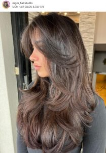 corte de pelo com mariposa de chocolate caliente