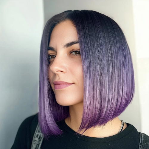 Bob corto en tono morado con efecto degradado