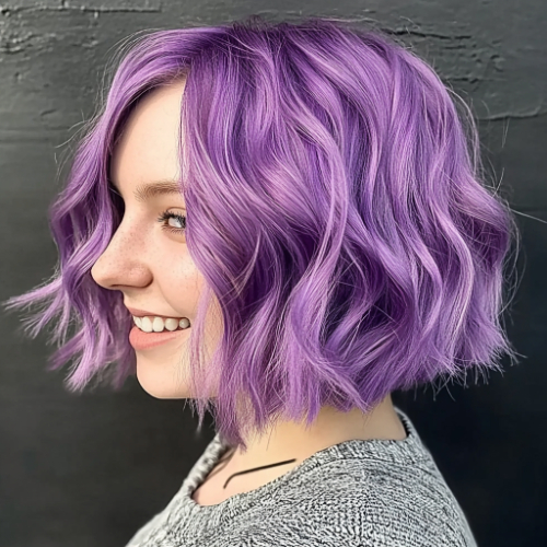 Corte bob en color morado con estilo moderno