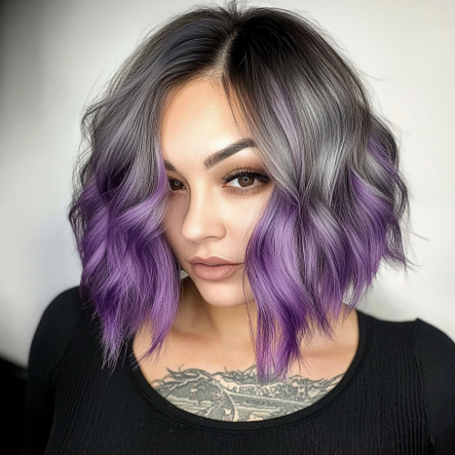 Estilo bob corto con color morado