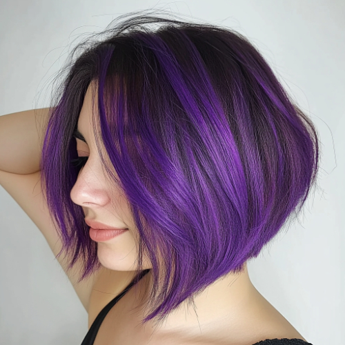 Corte bob morado con flequillo recto