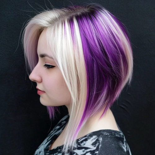 Estilo bob corto en un morado vibrante