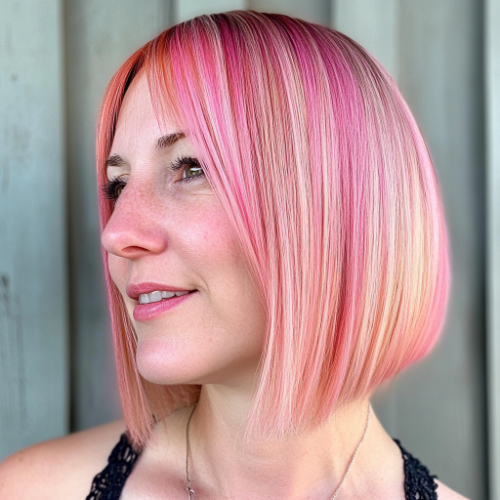 Corte bob en tono rosa intenso